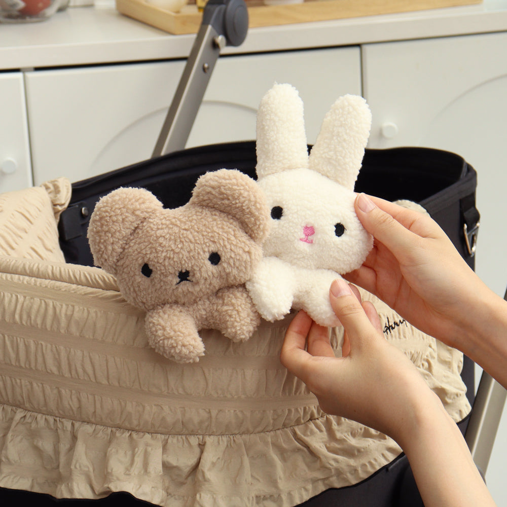 あごのせブローチ ピーカブー、トリー&ベリー